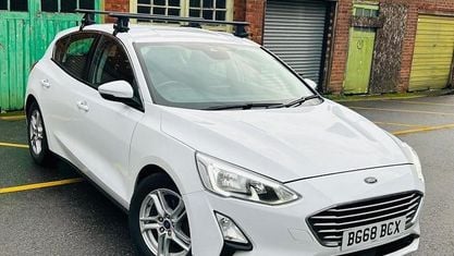 Begagnad Ford Focus Zetec 120 HK (88 kW) 2020 Halvkombi