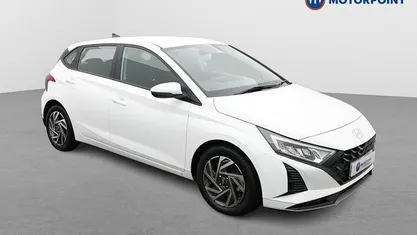 Used Hyundai i20 Advanced 101 HP (74 kW) 2024 White Hatchback