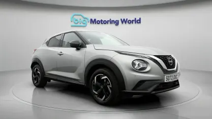 Second-hand Nissan Juke N-Connecta 114 CP (83 kW) 2023 Argintiu SUV