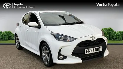 White Used 2024 Toyota Yaris Hybrid Hatchback | £19,328 (Good price)