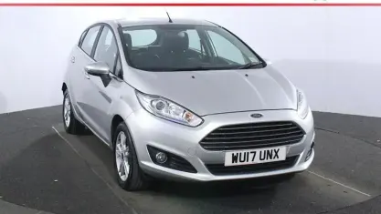 Używany Ford Fiesta Zetec 101 KM (74 kW) 2017 Srebrny Hatchback