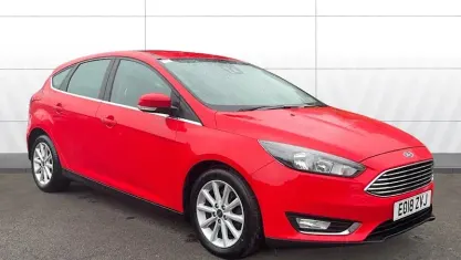 Begagnad Ford Focus Titanium 150 HK (110 kW) 2017 Röd Halvkombi