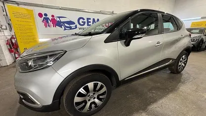 Used Renault Captur Play 90 HP (66 kW) 2018 Silver SUV