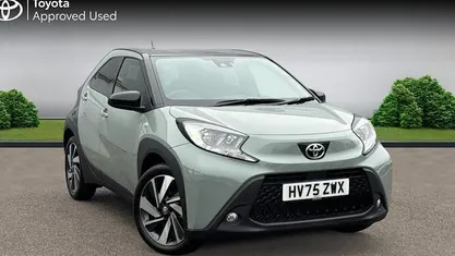 Used Toyota Aygo X 72 HP (52 kW) 2025 Tarragon bitone SUV