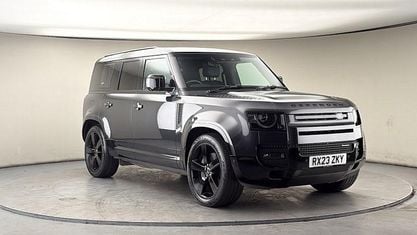 Begagnad Land Rover Defender HSE Dynamic 300 HK (220 kW) 2023 Grå SUV
