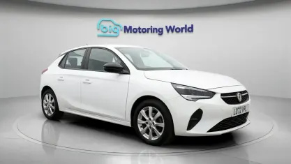 Second-hand Vauxhall Corsa Design Edition 75 CP (55 kW) 2022 Alb Hatchback