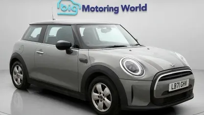 Używany Mini Cooper Classic 136 KM (100 kW) 2022 Szary Hatchback