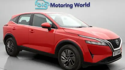 Używany Nissan Qashqai Acenta Premium 140 KM (102 kW) 2023 Czerwony SUV