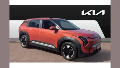 New Kia EV3 Air 150 kW (204 HP) 2026 Orange SUV