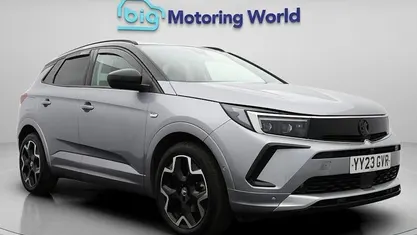 Second-hand Vauxhall Grandland X Ultimate 131 CP (96 kW) 2023 Gri SUV
