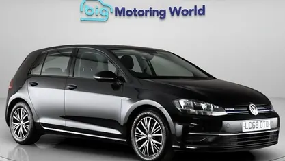 Used VW Golf VII SE 131 HP (96 kW) 2018 Black Hatchback
