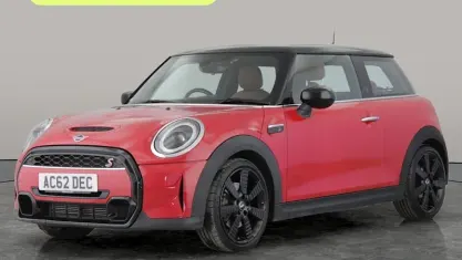 Begagnad Mini Cooper S Exclusive 178 HK (130 kW) 2022 Röd Halvkombi