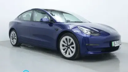Używany Tesla Model 3 Long Range AWD 366 kW (498 KM) 2022 Niebieski Sedan/Limuzyna