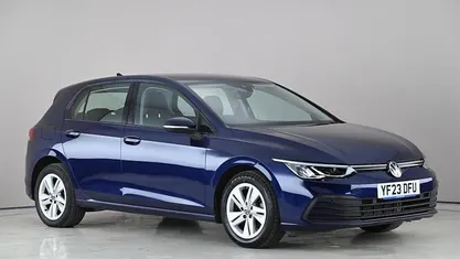 Used VW Golf VIII Life 131 HP (96 kW) 2023 Blue Hatchback