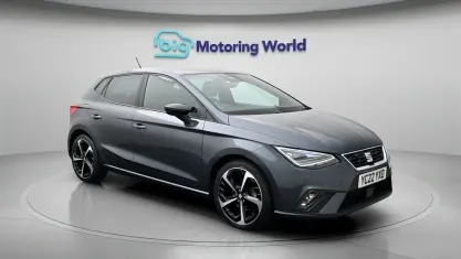 Usado Seat Ibiza FR Sport 110 HP (80 kW) 2022 Cinzento Citadino