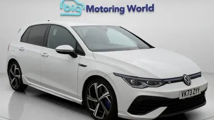 Begagnad VW Golf VIII R 320 HK (235 kW) 2023 Vit Halvkombi