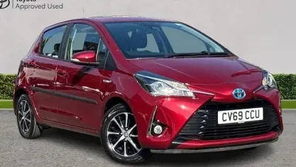 Used Toyota Yaris Hybrid 101 HP (74 kW) 2019 Red Hatchback