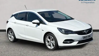Used Vauxhall Astra SRi 145 HP (106 kW) 2021 White Hatchback