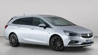 Used Vauxhall Astra Elite 150 HP (110 kW) 2019 Silver Estate