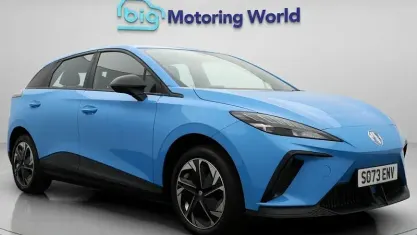 Begagnad MG MG4 EV SE 319 kW (435 HK) 2023 Blå Halvkombi