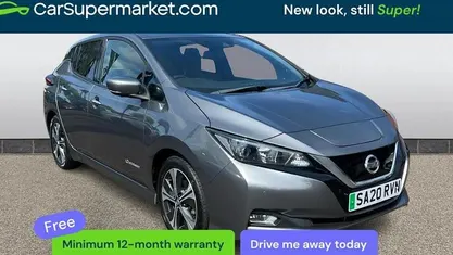 Begagnad Nissan Leaf N-Connecta 110 kW (150 HK) 2020 Grå Halvkombi