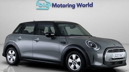 Używany Mini Cooper Classic 136 KM (100 kW) 2022 Szary Hatchback