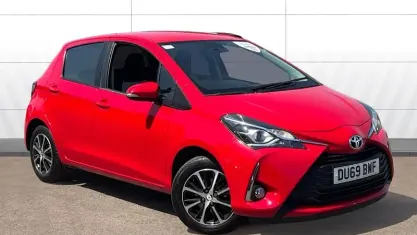 Used Toyota Yaris 111 HP (81 kW) 2019 Red Hatchback