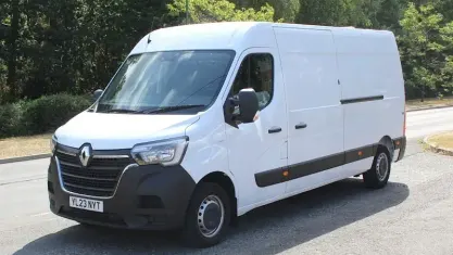 Used Renault Master 135 HP (99 kW) 2023 White MPV