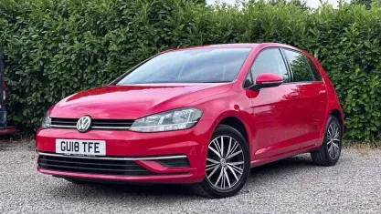 Used VW Golf VII SE 110 HP (80 kW) 2018 Red Hatchback