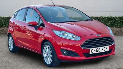 Used Ford Fiesta Titanium 125 HP (91 kW) 2017 Red Hatchback