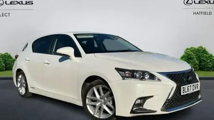Usado Lexus CT200h Luxury Line 136 HP (100 kW) 2018 Citadino