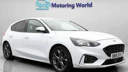 Begagnad Ford Focus ST-Line 125 HK (91 kW) 2019 Vit Halvkombi