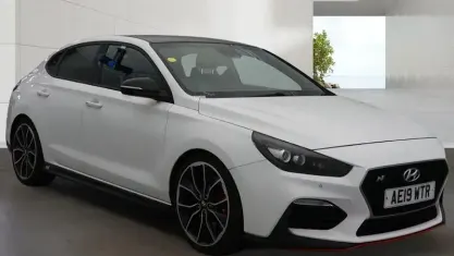Used Hyundai i30 275 HP (202 kW) 2019 White Hatchback