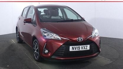 Begagnad Toyota Yaris 111 HK (81 kW) 2019 Röd Halvkombi