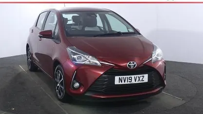 Used Toyota Yaris 111 HP (81 kW) 2019 Red Hatchback