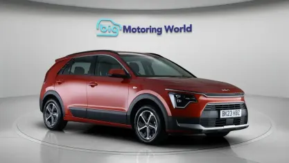 Używany Kia Niro 141 KM (103 kW) 2023 Pomarańczowy SUV