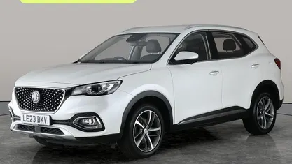White Used 2023 MG HS Excite SUV | £14,545 (Fair price)