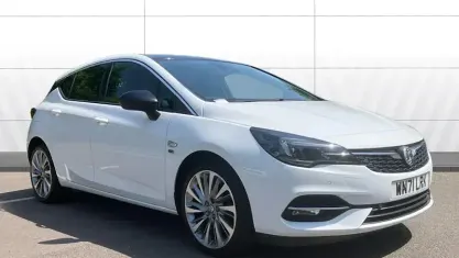 Used Vauxhall Astra Edition 145 HP (106 kW) 2021 White Hatchback