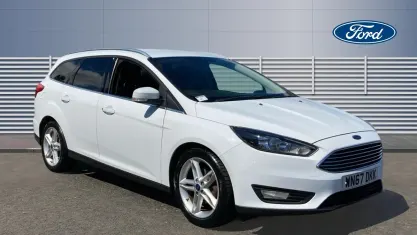 Used Ford Focus Zetec 125 HP (91 kW) 2017 White Estate