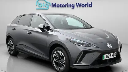 Begagnad MG MG4 EV Trophy 150 kW (204 HK) 2025 Halvkombi