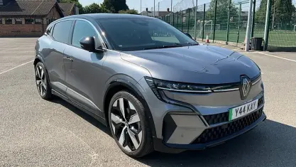 Used Renault Megane E-Tech Komfort 160 kW (218 HP) 2024 Grey Hatchback