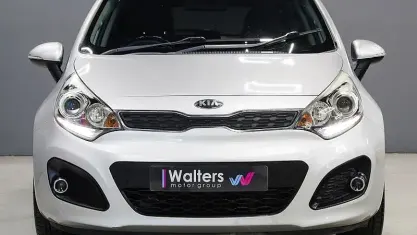 Used Kia Rio 90 HP (66 kW) 2014 Silver Hatchback
