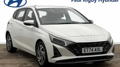 Used Hyundai i20 Advanced 101 HP (74 kW) 2024 White Hatchback