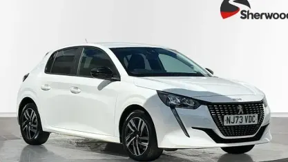 Used Peugeot 208 Active+ 102 HP (75 kW) 2023 Bianca white Hatchback