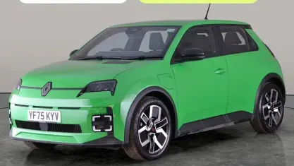 Used Renault 5 E-Tech Evolution 89 kW (122 HP) 2025 Green Hatchback