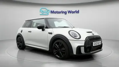 Usado Mini Cooper S Hatch 178 CV (130 kW) 2021 Plateado Utilitario