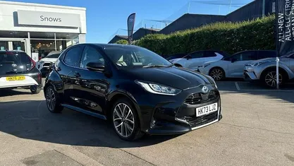 Begagnad Toyota Yaris Hybrid 116 HK (85 kW) 2023 Svart Halvkombi