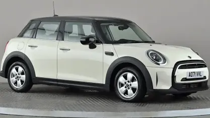 Used Mini Cooper Classic 136 HP (100 kW) 2021 White Hatchback