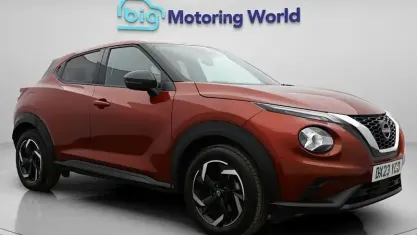 Begagnad Nissan Juke N-Connecta 114 HK (83 kW) 2023 Röd SUV