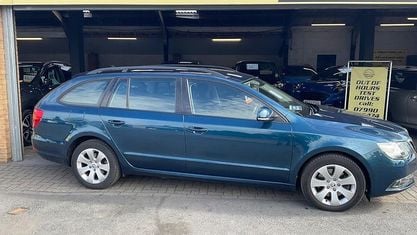 Używany Skoda Superb 140 KM (102 kW) 2014 Niebieski Kombi